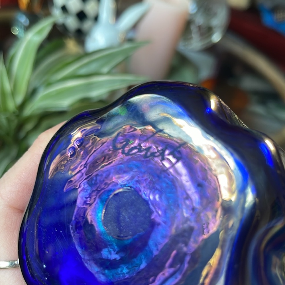 Hand blown iridescent art glass cup - Picture 5 of 6